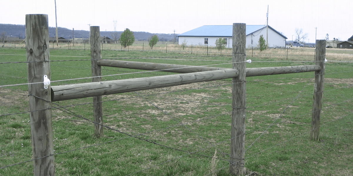 7 Ways To Set Up Corner Fence Post Bracing — Powerflex