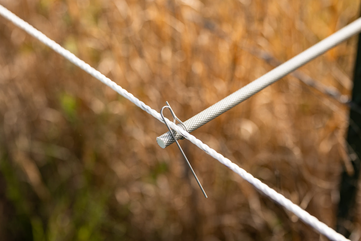 Utilizer 3/8 inch No-Slip clip for fiberglass fence rods