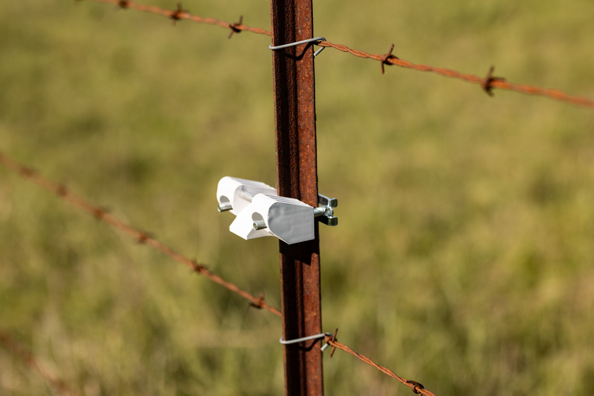 Utilizer white poly wire reel holder for electric fence