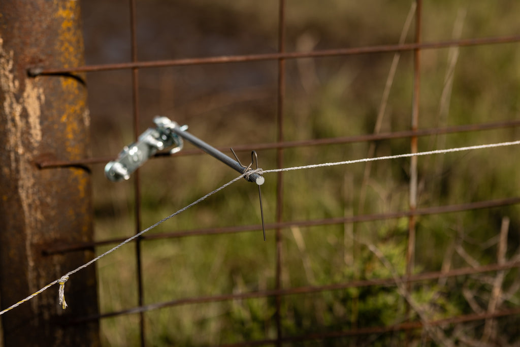 Utilizer wood and weld-on stand-off bracket for electric fence